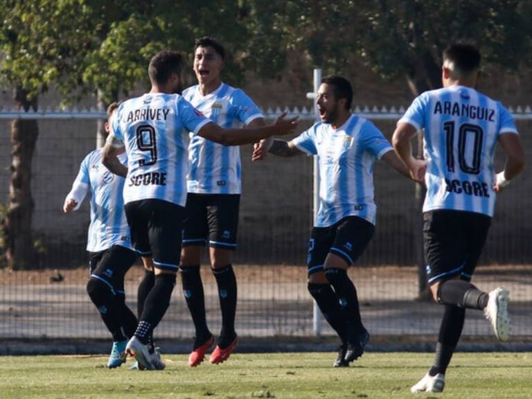 Magallanes no tuvo problemas para golear a Seminario por los octavos de final de la Copa Chile 2024