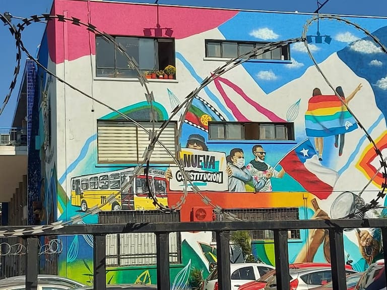 Diputados republicanos acusan a alcalde de San Bernardo de intervencionismo electoral por mural en municipalidad