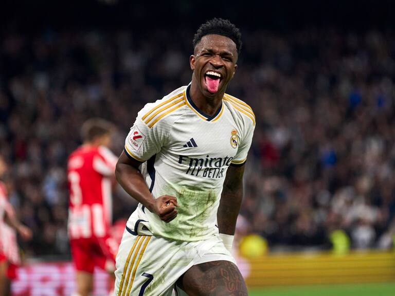 Polémica en España: Real Madrid da vuelta el marcador ante el colista para seguir como líder de La Liga