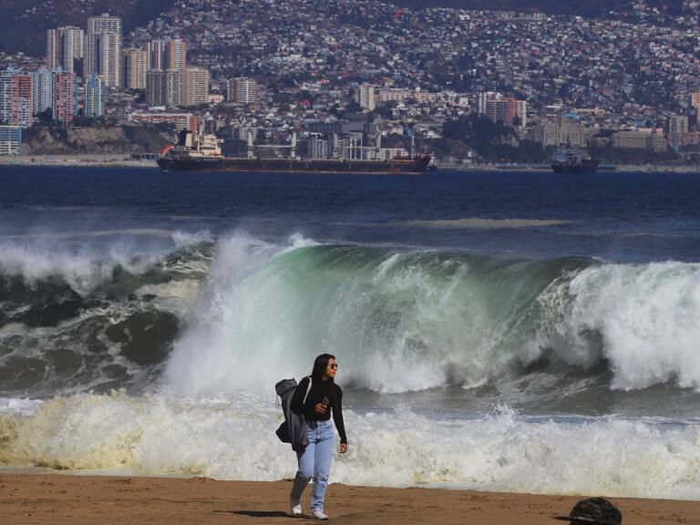 Año nuevo en la costa: Armada advierte sobre marejadas desde el norte al sur del país