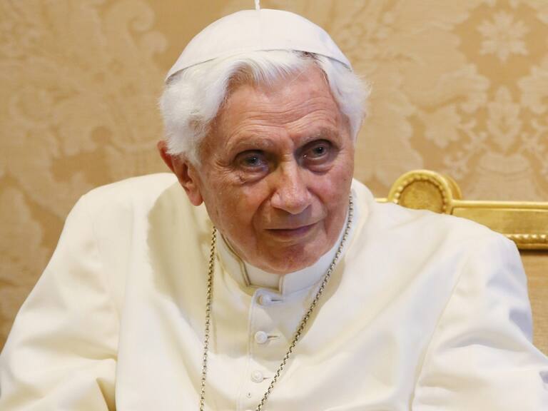 Vaticano confirma «agravamiento» en el estado de salud de Benedicto XVI: papa Francisco pidió orar por él
