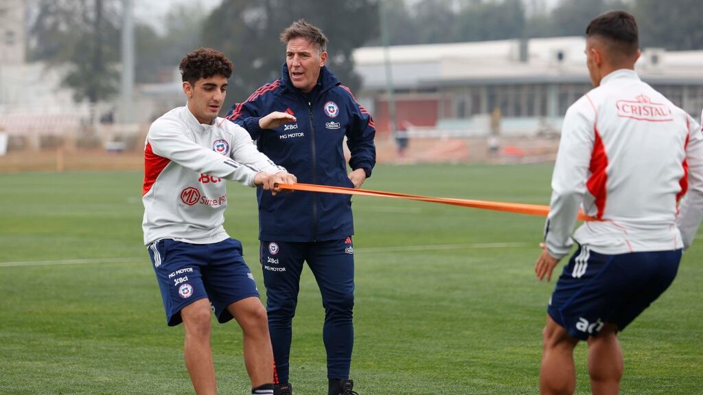 Sin jugadores de Colo Colo y la UC: Berizzo cita 25 futbolistas a nuevo microciclo de La Roja Sub 23