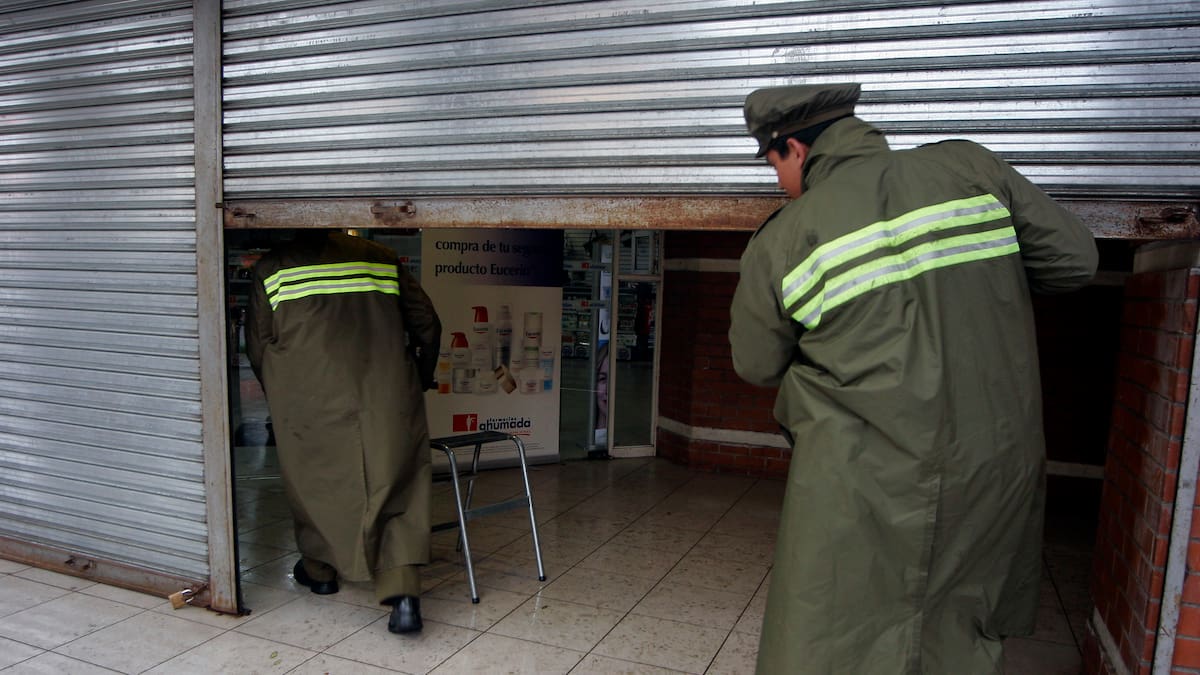 Millonario robo afecta a farmacia en La Florida: sujetos rompen vitrinas y sustraen productos avaluados en $15 millones