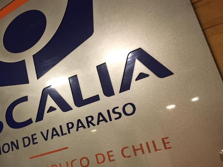 Fiscalía reitera que acto de las “Las Indetectables” en Valparaíso podría constituir «ultraje a la bandera» pero requiere una querella del Gobierno para investigar