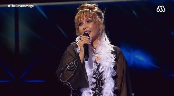 "Es una de las más grandes" expresó la vocalista de Saiko, quien se coronó como la mejor de la noche y aprovechó de dedicar sentidas palabras a la cantante de boleros, Palmenia Pizarro en The Covers.