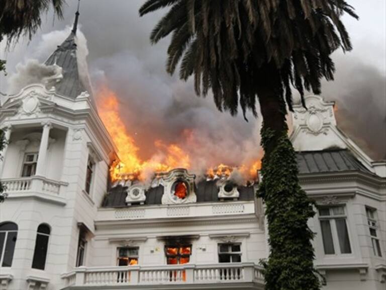 Incendio y destrozos se registraron en la Universidad Pedro de Valdivia