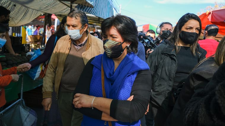 Yasna Provoste fue increpada durante visita a feria de Puente Alto