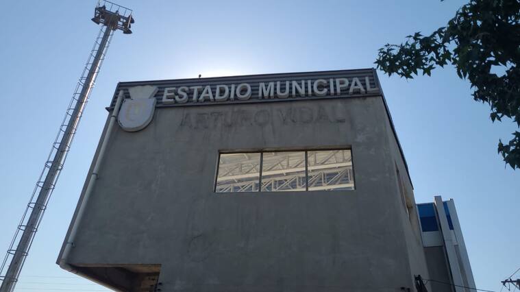 Retiran el nombre de Arturo Vidal al estadio Municipal de San Joaquín