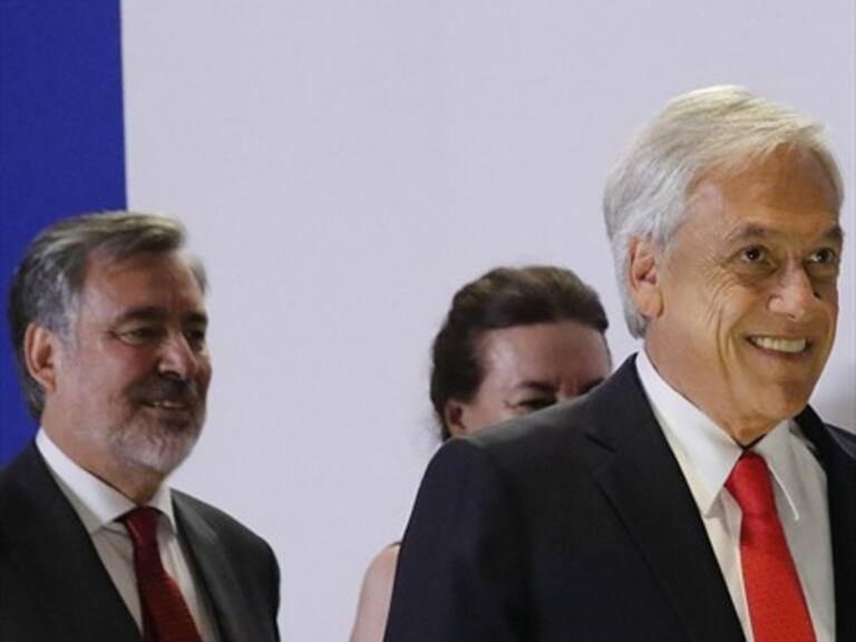 Guillier respondió con un chiste de Jorge Alís a Piñera al recordarle colusión de LAN