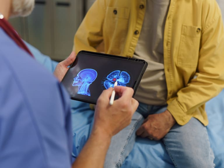 Este simple hábito reduce el riesgo de padecer demencia hasta en un 45%, según estudio