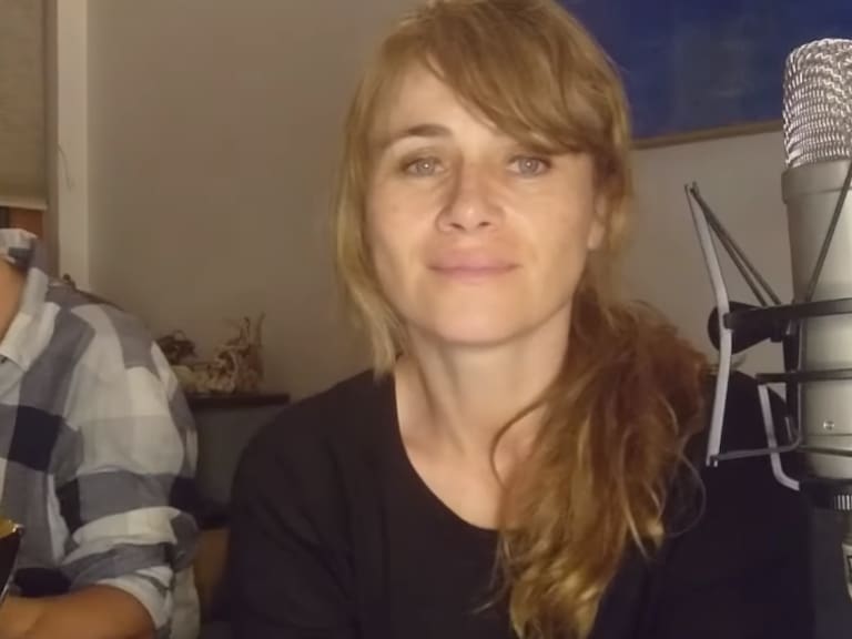 Amaya Forch y el guitarrista Gerhard Wolleter realizaron sentido cover de «Wasted Years» de Iron Maiden