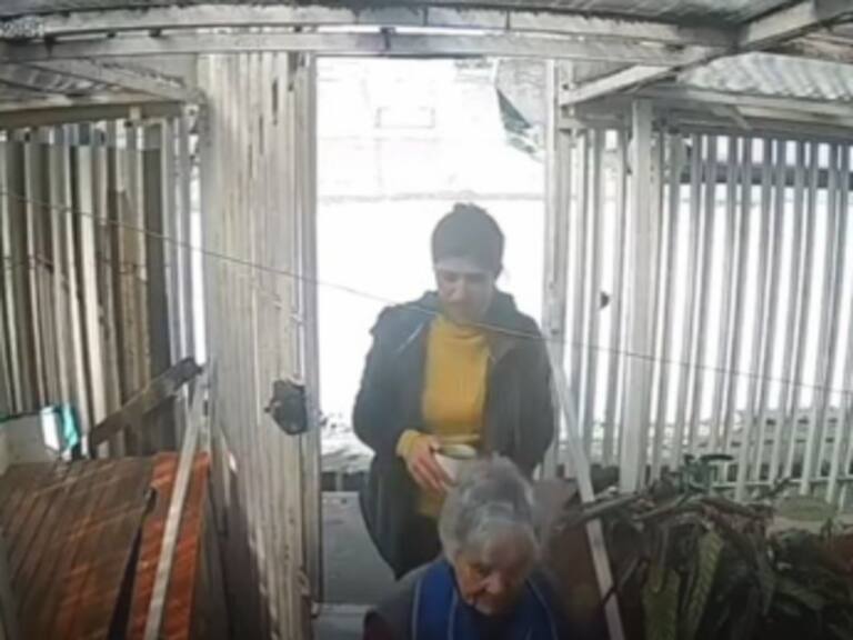 Adulto mayor afirma haber sido víctima de la misma mujer que robó a anciana en Lota: identificó su rostro y vehículo en las grabaciones