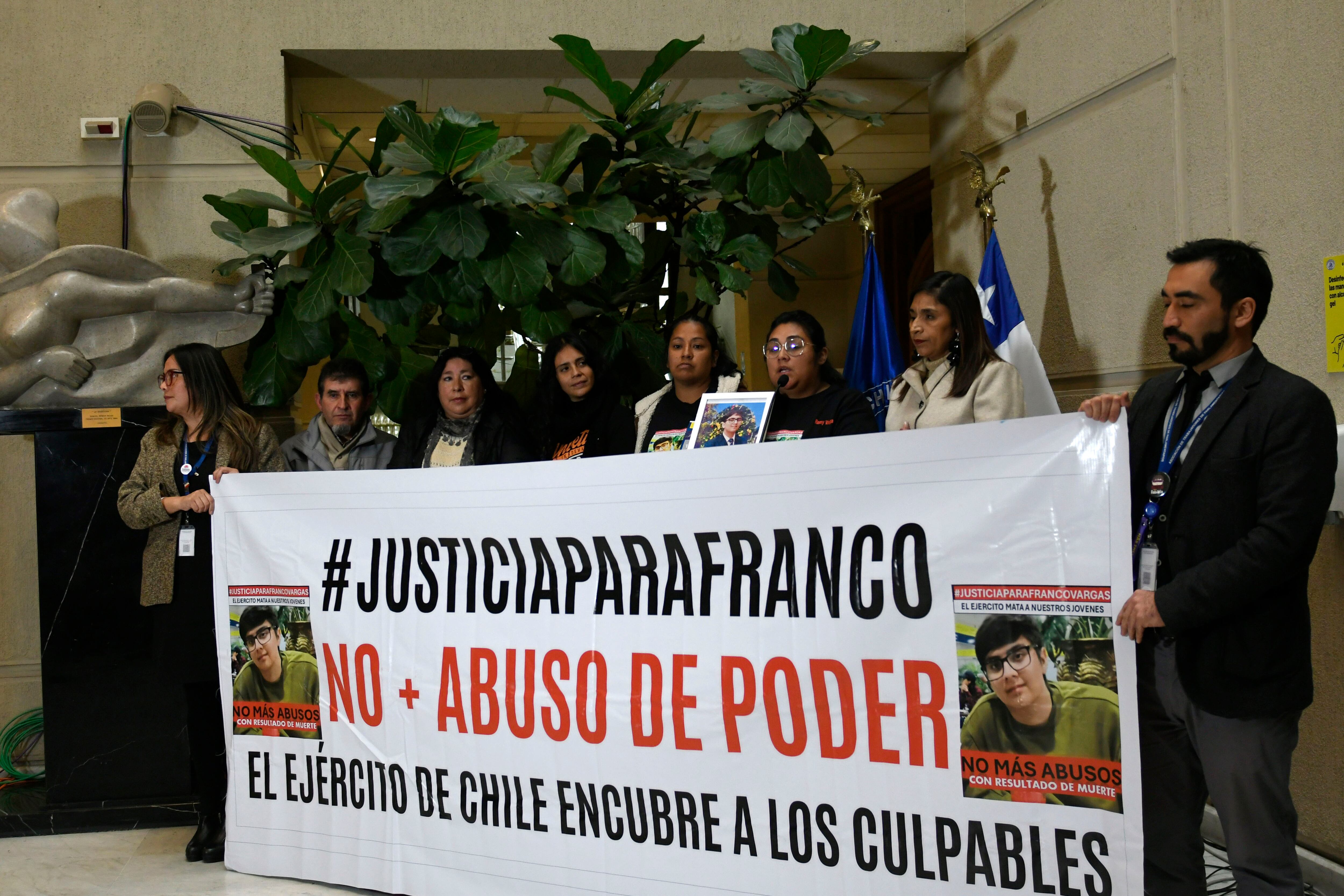 Comisión de DD.HH. del Senado recibe a familias de conscriptos de Putre