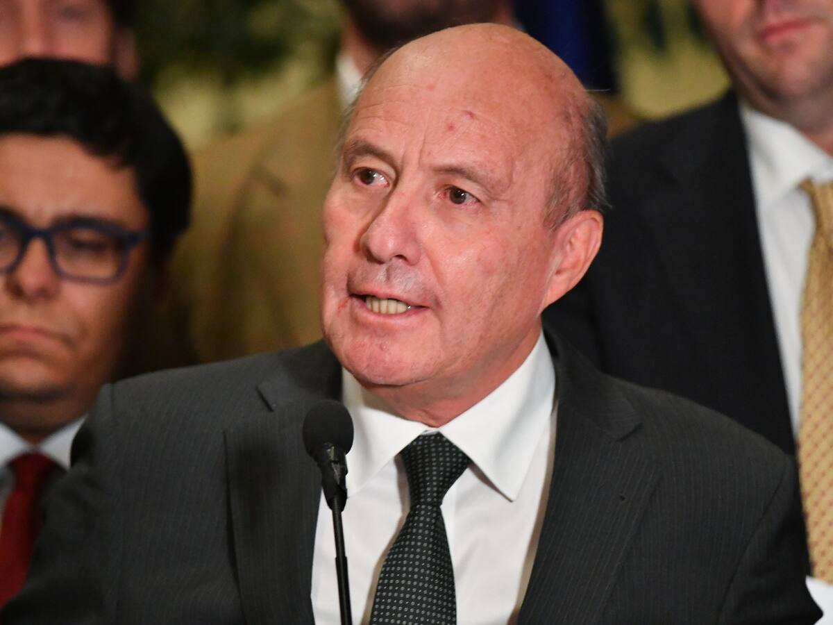 Quiroz responde a críticas por eventual rebaja al impuesto corporativo: “No hagamos la típica caricatura...”
