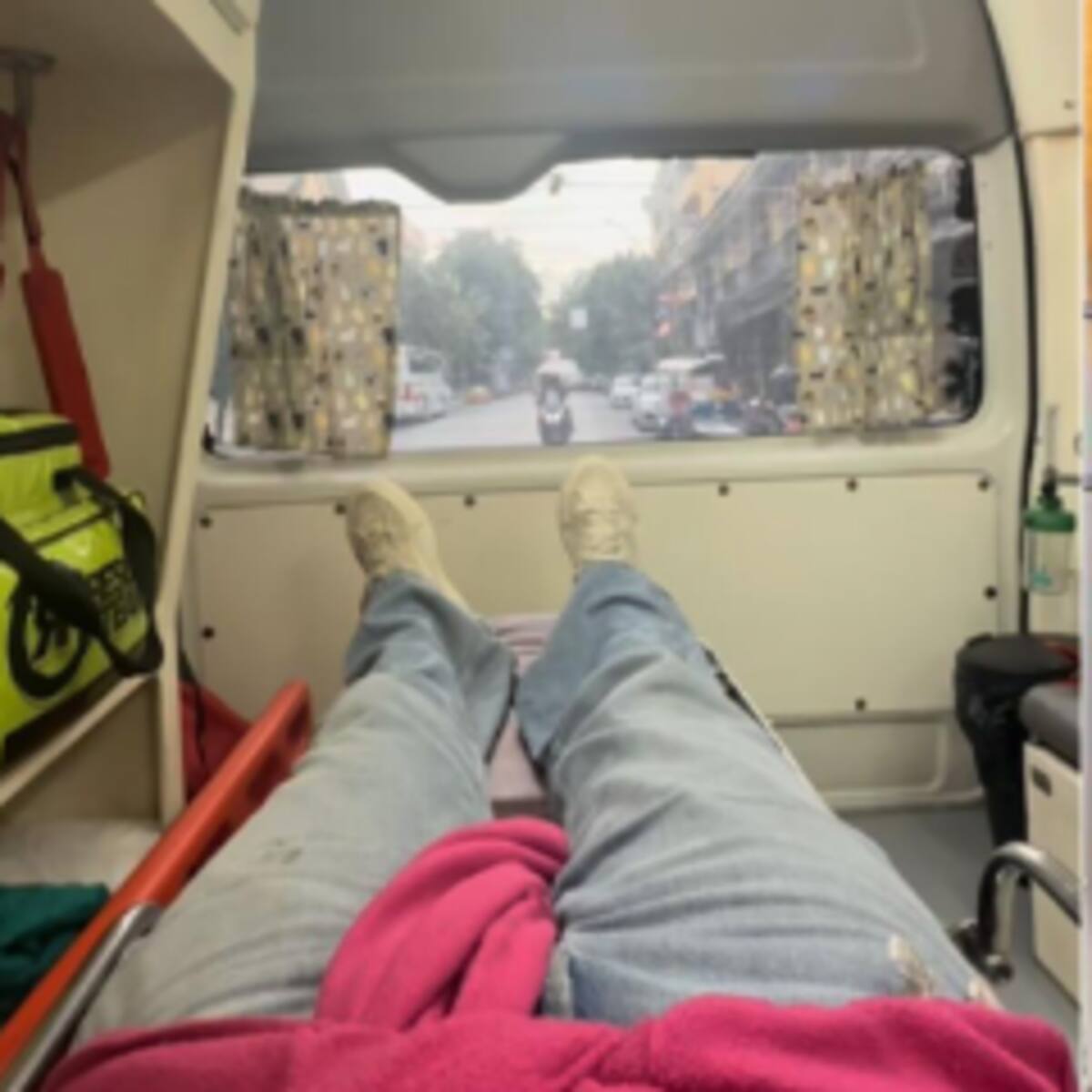 Conocida influencer chilena sufre accidente en Bangkok: fue atropellada por soldados tailandeses antes de volver a Chile