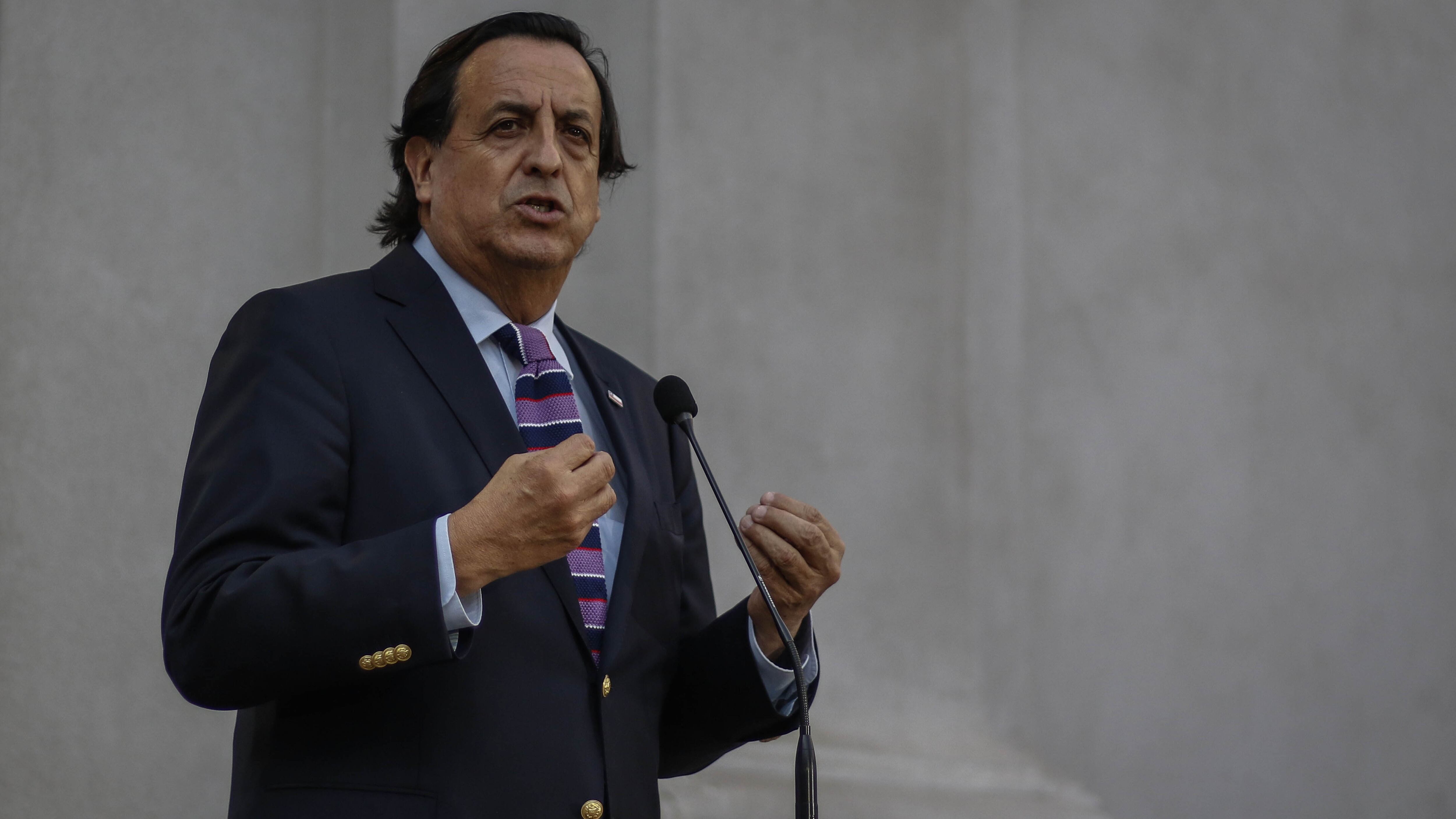 28 de septiembre del 2020/SANTIAGOEl ministro del Interior, Victor Perez, realiza un punto de prensa, en el entre patio del Palacio de La Moneda, y se refiere al ataque en contra de Carabineros en Contulmo.
FOTO: SEBASTIAN BELTRAN GAETE/AGENCIAUNO