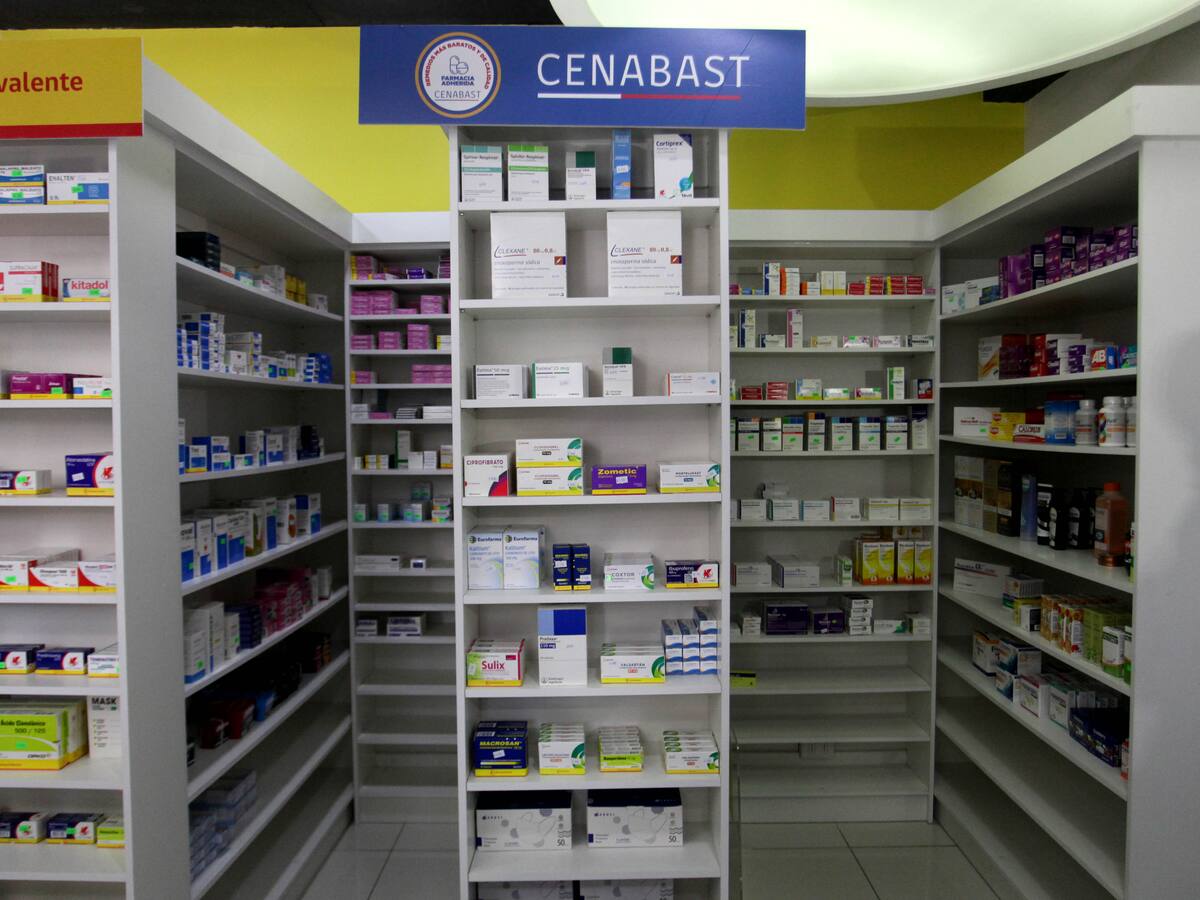 Contraloría abre sumarios contra el ISP y la Cenabast por irregularidades en retiro de medicamentos