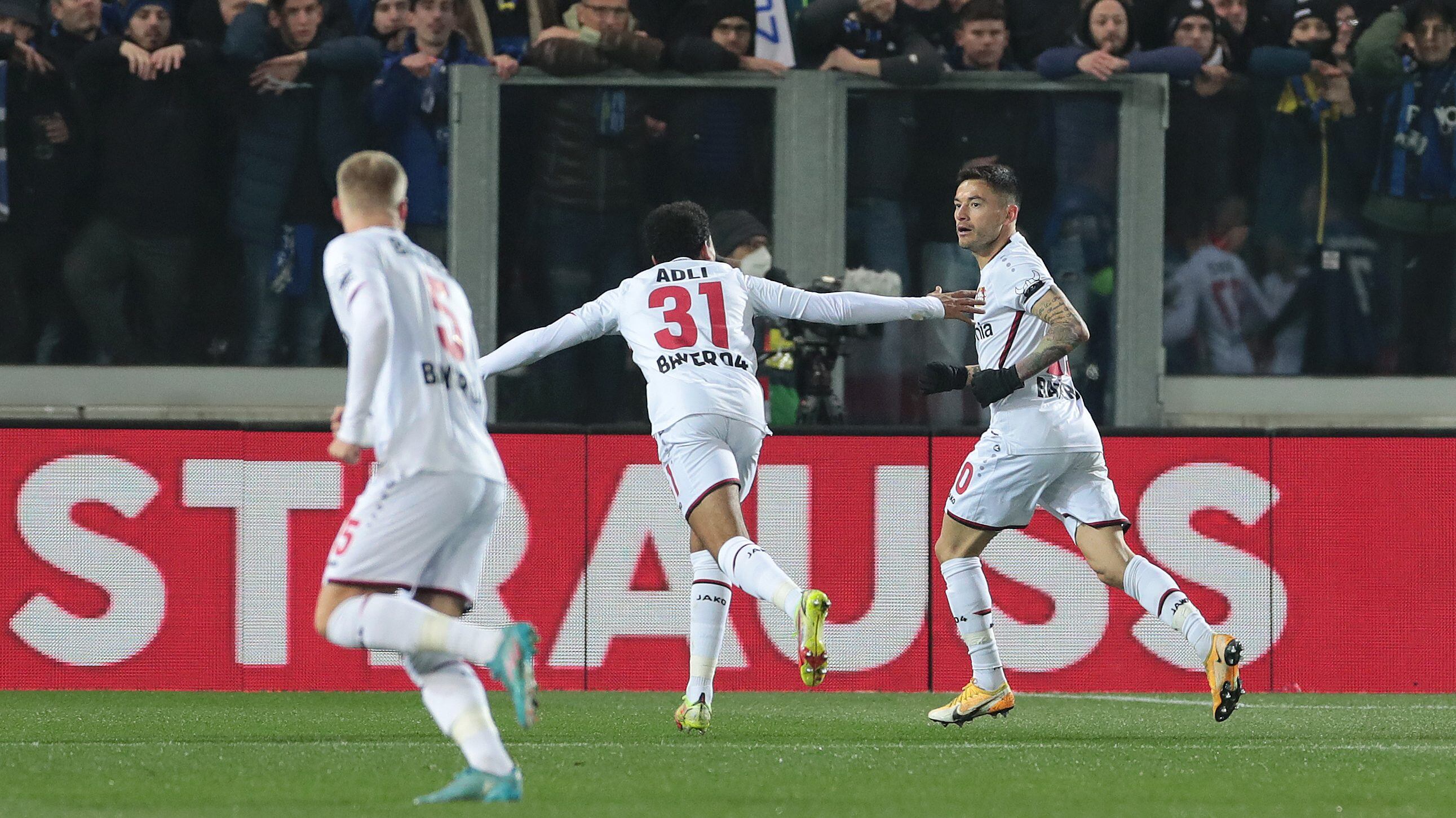 Charles Aránguiz convirtió un golazo para el Bayer Leverkusen