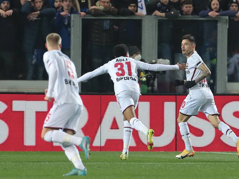 Charles Aránguiz convirtió un golazo para el Bayer Leverkusen