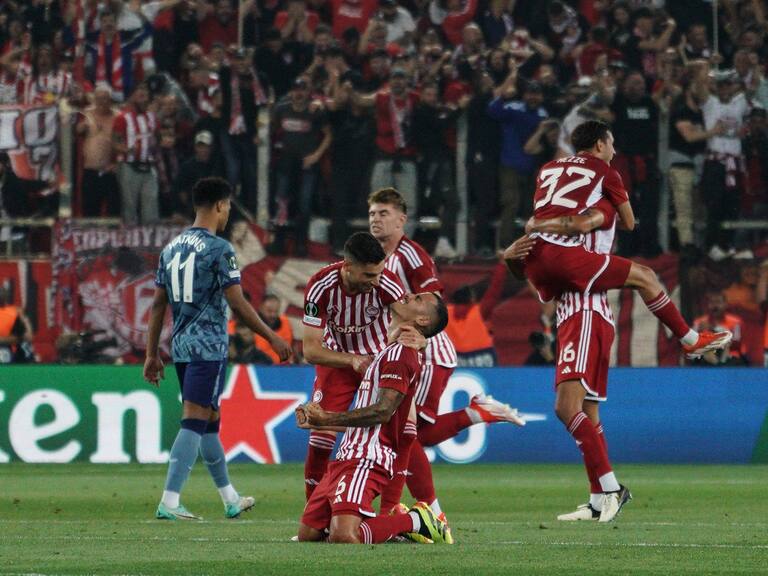 Olympiakos elimina al Aston Villa del Dibu Martínez para avanzar a la final de la Conference League