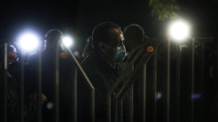 19 de mayo de 2021/SANTIAGOPresidente del Partido Radical Carlos Maldonado quedo esperando esperando en la puerta del Servel al PS y este decidio no inscribir candidaturas.
FOTO:DIEGO MARTIN/AGENCIAUNO