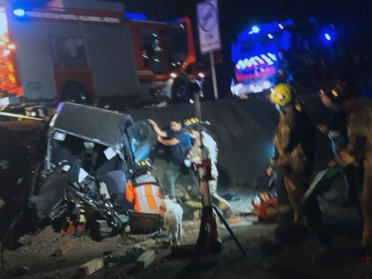 Colisión frontal entre un auto y un camión de carga deja un muerto en Colina