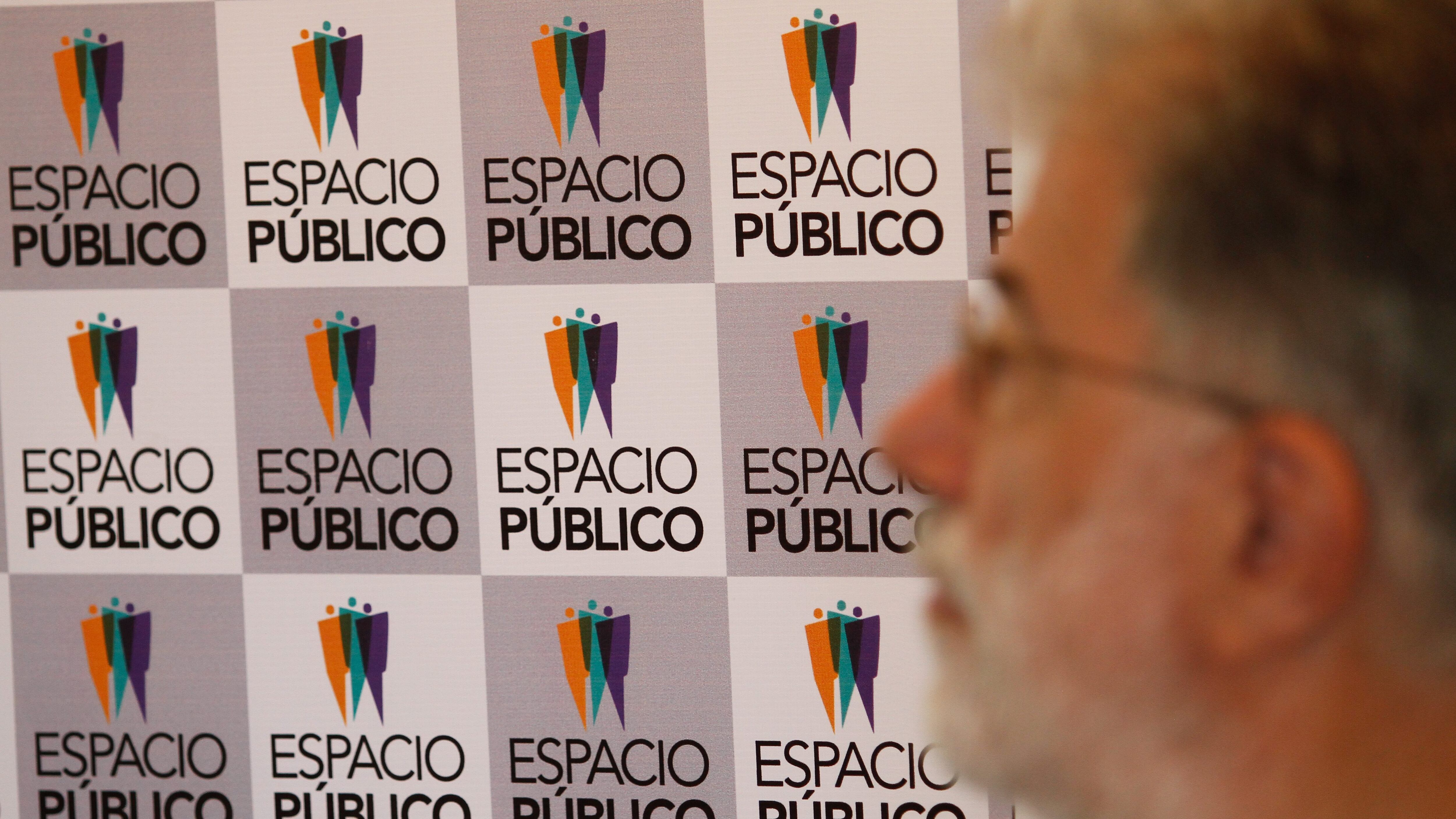 11 de ENERO del 2017/SANTIAGOEduardo Engel(i), presidente del centro de estudios Espacio Pblico, y Mathias Klingenberg(d), subgerente de Ipsos Public Affairs, dieron a conocer los resultados de la encuesta sobre nuevas reglas de campaa y participacin electoral, elaborada en conjunto entre Espacio Pblico e Ipsos, cuyo objetivo fue Òconocer la percepcin ciudadana sobre la implementacin de las nuevas reglas de campaa y las principales razones de la baja participacin en las recientes Elecciones Municipales 2016 FOTO:FRANCISCO FLORES SEGUEL/AGENCIAUNO