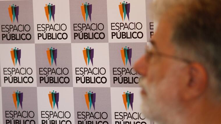 11 de ENERO del 2017/SANTIAGOEduardo Engel(i), presidente del centro de estudios Espacio Pblico, y Mathias Klingenberg(d), subgerente de Ipsos Public Affairs, dieron a conocer los resultados de la encuesta sobre nuevas reglas de campaa y participacin electoral, elaborada en conjunto entre Espacio Pblico e Ipsos, cuyo objetivo fue Òconocer la percepcin ciudadana sobre la implementacin de las nuevas reglas de campaa y las principales razones de la baja participacin en las recientes Elecciones Municipales 2016 FOTO:FRANCISCO FLORES SEGUEL/AGENCIAUNO