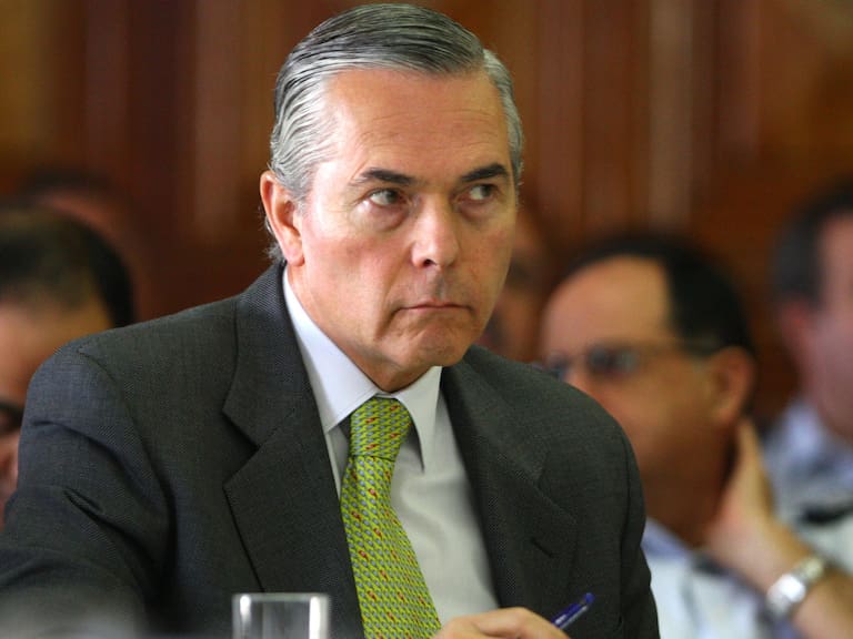 Santiago, Chile. Seminario sobre "La Participación de las Fuezas Armadas en el Sistema Nacional de Emergencia y Protección Civil" que se realizó en el Club Militar con autoridades del Ministerio de Defensa e Interior como delegados de las FFAA de regiones. En la fotografía el Subsecretario del Defensa Oscar Izurieta