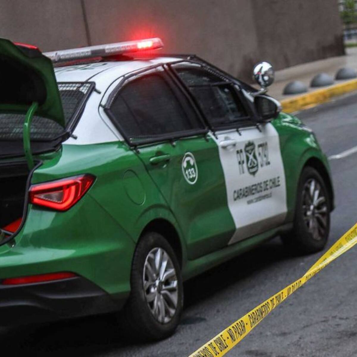 Cuatro sujetos llegan baleados hasta el Hospital El Pino en San Bernardo: Carabineros apunta a enfrentamiento entre bandas rivales