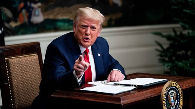 WASHINGTON, DC - NOVEMBER 26: President Donald Trump speaks in the Diplomatic Room of the White House on Thanksgiving on November 26, 2020 in Washington, DC. Trump had earlier made the traditional call to members of the military stationed abroad through video teleconference. (Photo by Erin Schaff - Pool/Getty Images)