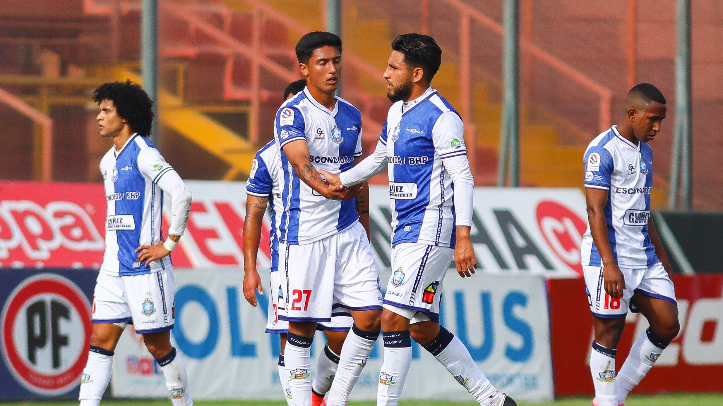 06 DE JUNIO DE 2021/SANTIAGOSaludo entre jugadores al terminar el partido, durante el partido valido por la dcima fecha del Campeonato Nacional AFP PlanVital 2021, entre Union Espaola y Deportes Antofagasta, disputado en el Estadio Santa Laura.
FOTO: SEBASTIAN ORIA/AGENCIAUNO