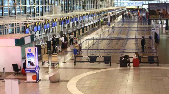 Apertura de Fronteras, Aeropuerto de Santiago