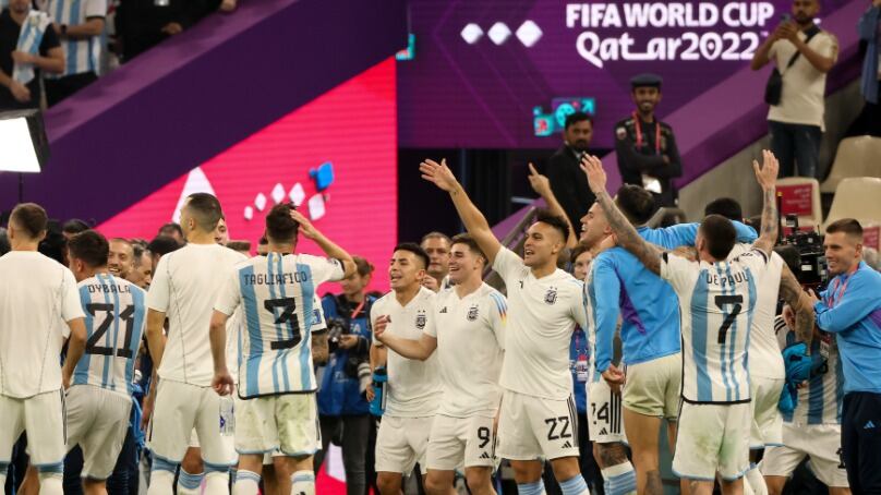 Burlas para Brasil e insultos a Inglaterra: plantel de Argentina festeja su pase a la final con polémico cántico