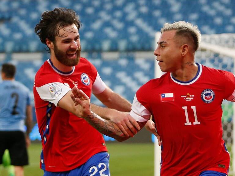 CUIABA, BRAZIL - JUNE 21: Eduardo Vargas (R) of Chile celebrates with teammate Ben Brereton after scoring the first goal of his team during a group A match between Uruguay and Chile as part of Conmebol Copa America Brazil 2021 at Arena Pantanal on June 21, 2021 in Cuiaba, Brazil. (Photo by Miguel Schincariol/Getty Images)