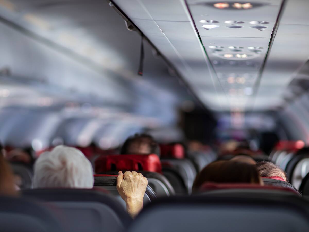 Vuelo de American Airlines sufre retraso de horas luego que un pasajero le pusiera un insólito nombre al Wi-Fi