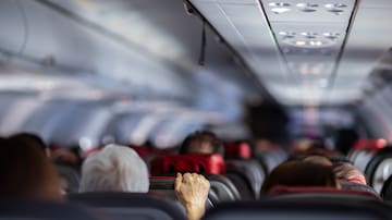 Vuelo de American Airlines sufre retraso de horas luego que un pasajero le pusiera un insólito nombre al Wi-Fi