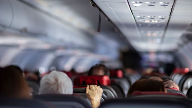 Vuelo de American Airlines sufre retraso de horas luego que un pasajero le pusiera un insólito nombre al Wi-Fi