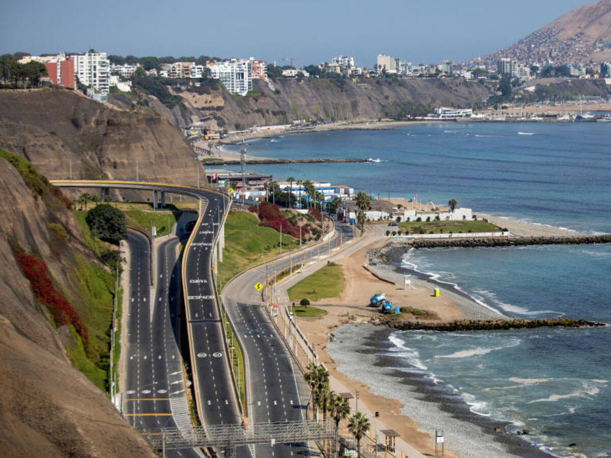 Gobierno de Perú contempla abrir las playas por etapas ante el Covid-19