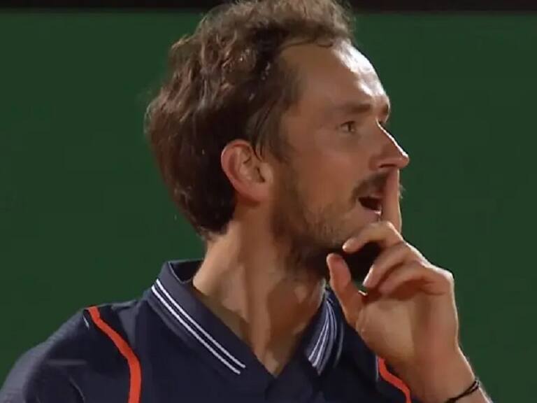 Hizo callar al público y botó la red: así fue el show de Medvedev en Montecarlo durante su espectacular remontada ante Zverev