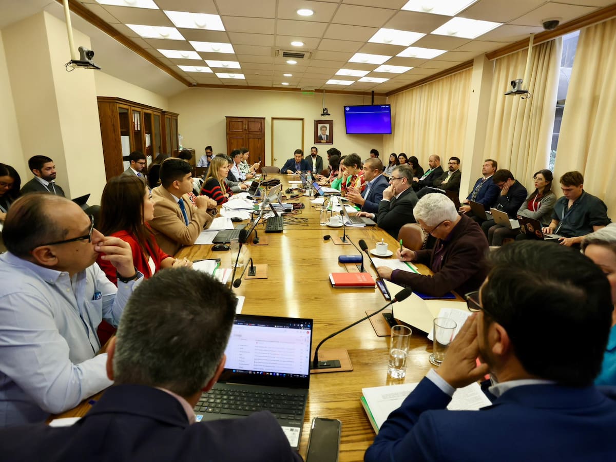 Comisión de Salud aprueba proyecto de ley corta de Isapres: ahora será discutida en la comisión de Hacienda