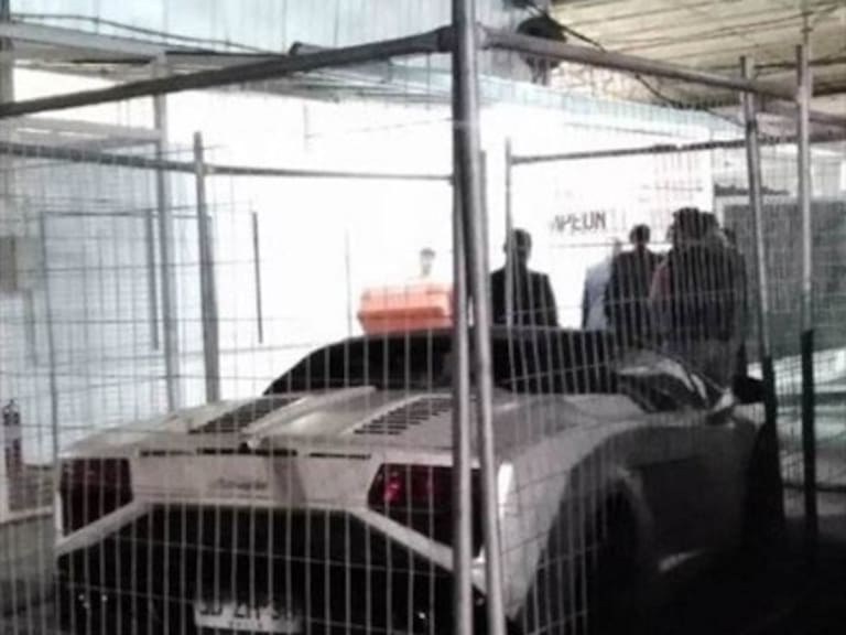 La curiosa medida que tomaron con el Lamborghini de Paredes mientras viajaba a Ecuador