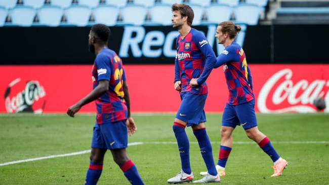PONTEVEDRA, SPAIN - JUNE 27: (L-R) Samuel Umtiti of FC Barcelona, Gerard Pique of FC Barcelona, Antoine Griezmann of FC Barcelona during the La Liga Santander match between Celta de Vigo v FC Barcelona at the Estadio de Balaidos on June 27, 2020 in Pontevedra Spain (Photo by David S. Bustamante/Soccrates/Getty Images)