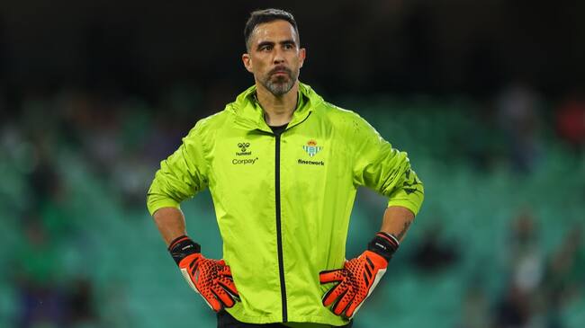 Real Betis analiza proyectar a Claudio Bravo en el staff técnico tras extender su contrato