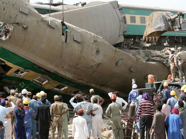 El grave accidente de dos trenes que se produjo en la provincia de Sindh