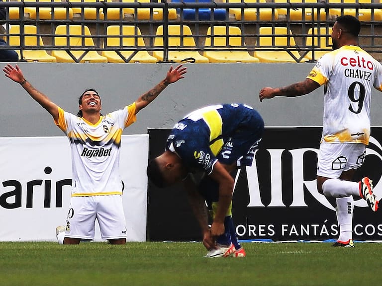 Luciano Cabral, Maxi Falcón, Damián Pizarro en despacho Colo Colo