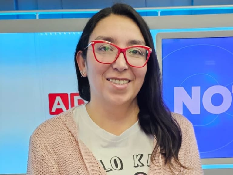 Gloria, madre de niña de 9 años que enfrenta la psoriasis: «Uno se cuestiona por qué un medicamento es tan caro respecto al resto del mundo»