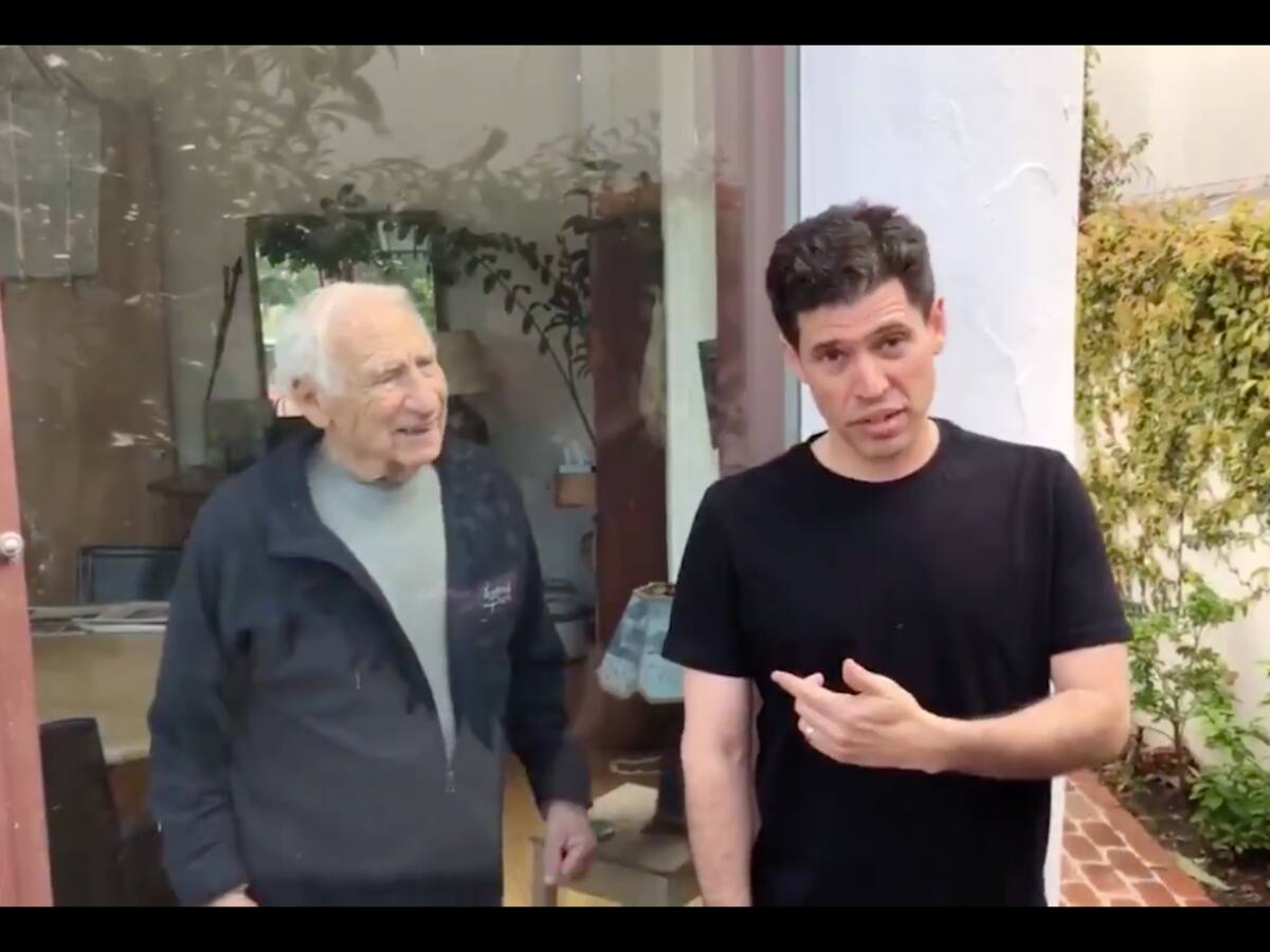 Mel Brooks y su hijo Max viralizaron un video con indicaciones para evitar el coronavirus
