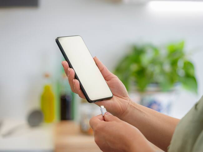 Un solo cargador para todos: Chile confirma importante cambio para celulares y computadores