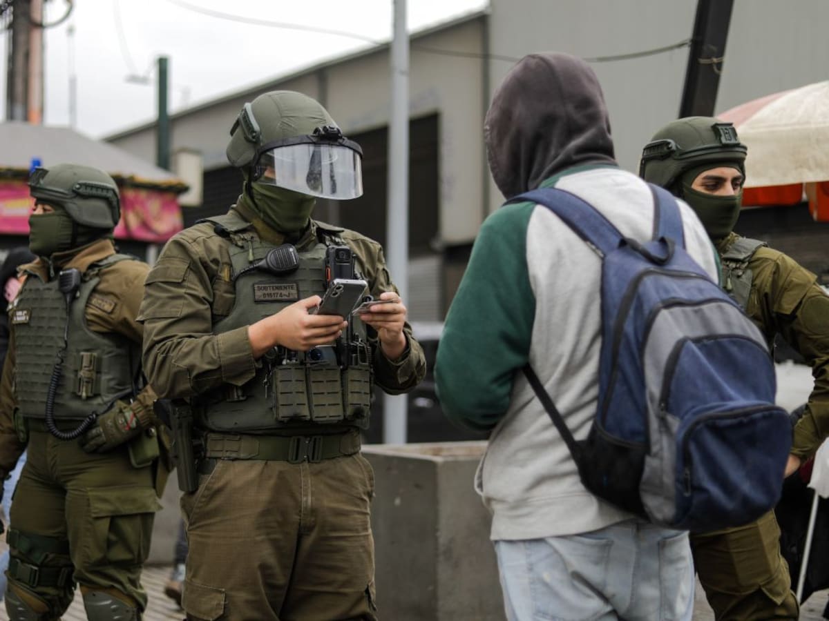 Operativo migratorio en Estación Central deja 50 extranjeros fiscalizados y un detenido por homicidio